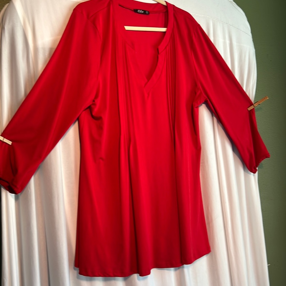 Lily by Firmiana size 2XL Red V-Neck pleated.